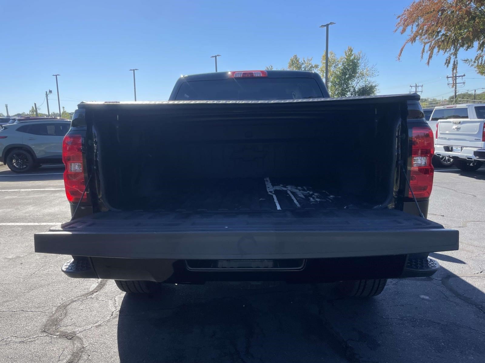 Used 2018 Chevrolet Silverado 1500 Custom w/ Custom Convenience Package RWD image 8