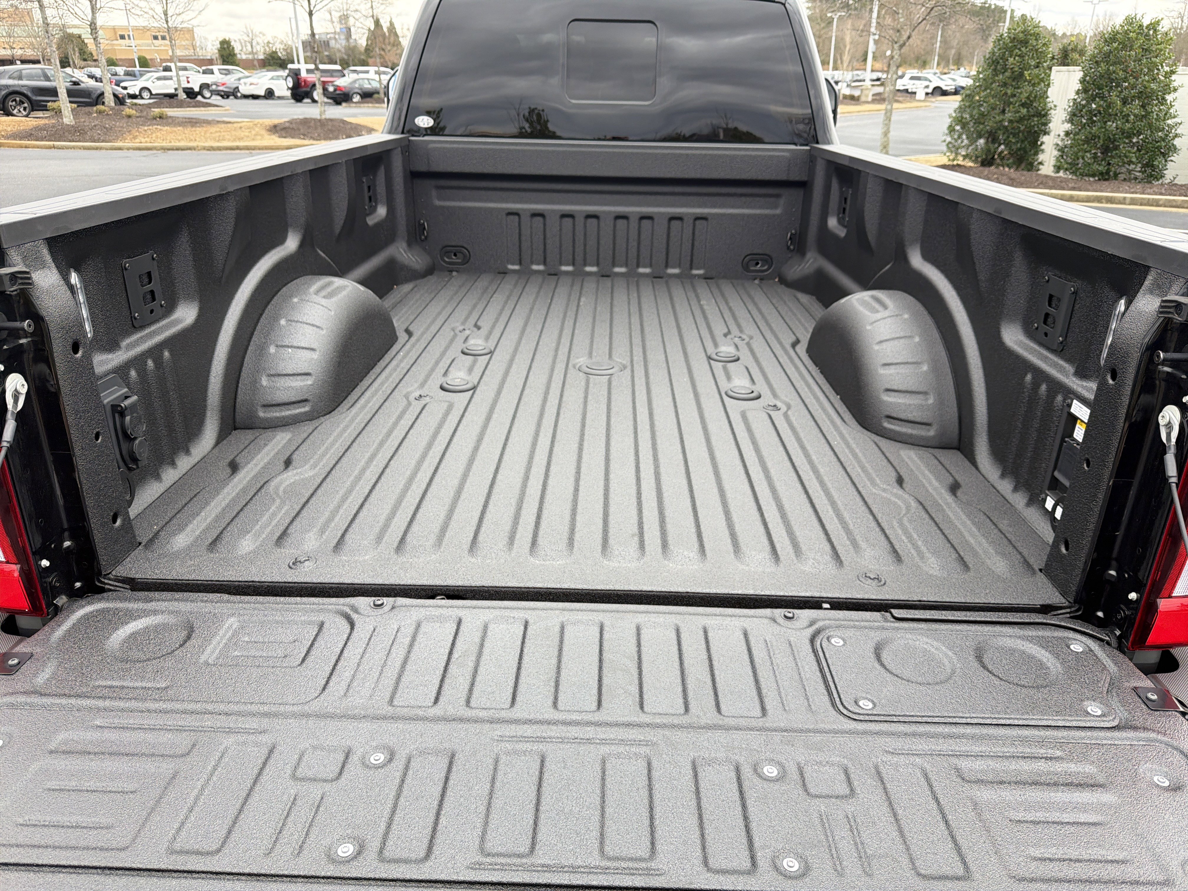 Used 2025 Ford F450 Platinum w/ Platinum Plus Package image 30