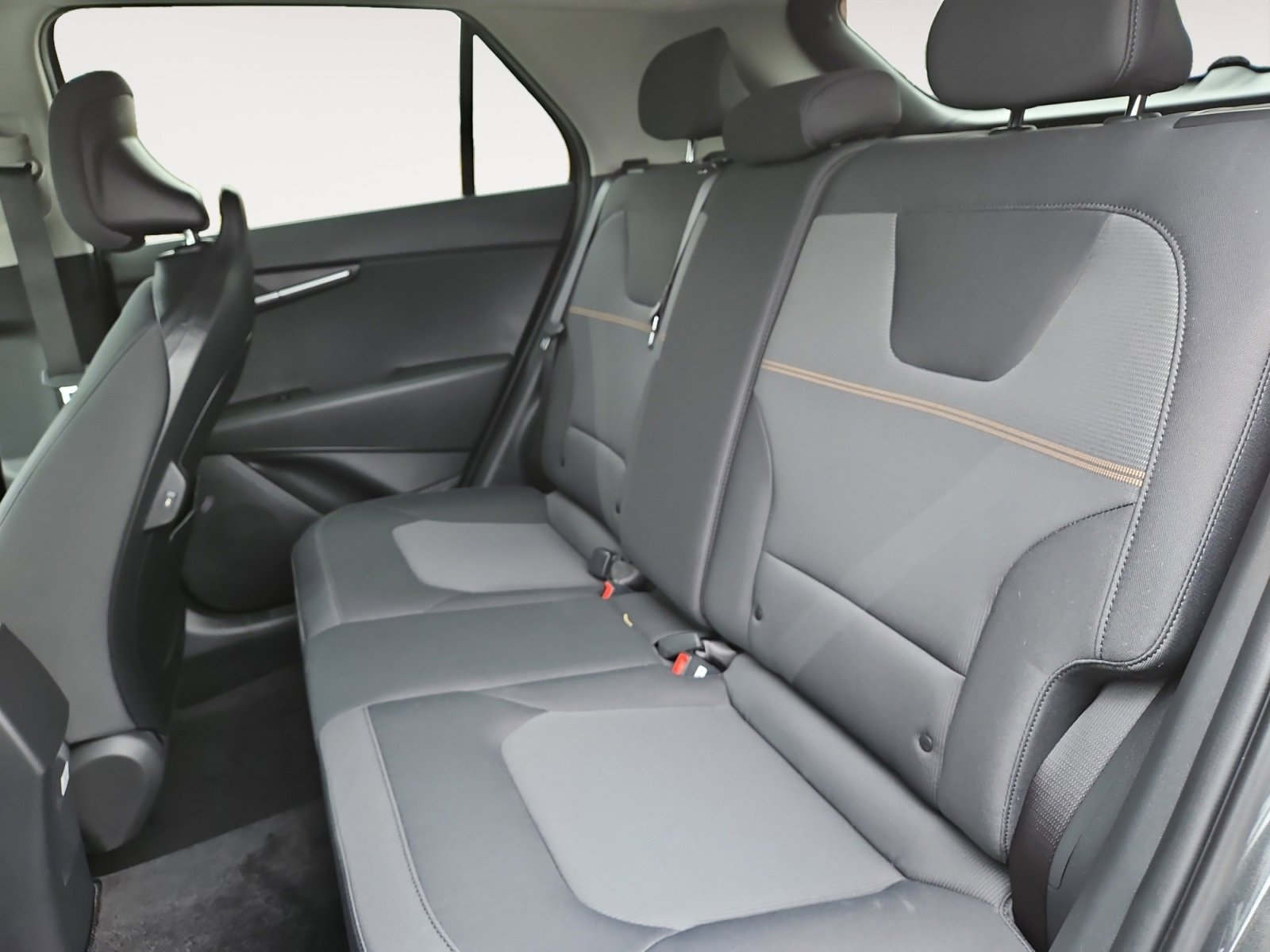 Used 2025 Kia Niro LX image 13