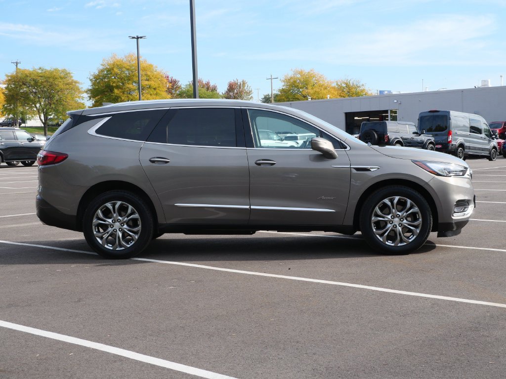 Used 2018 Buick Enclave Avenir w/ Avenir Technology Package AWD/4WD image 4