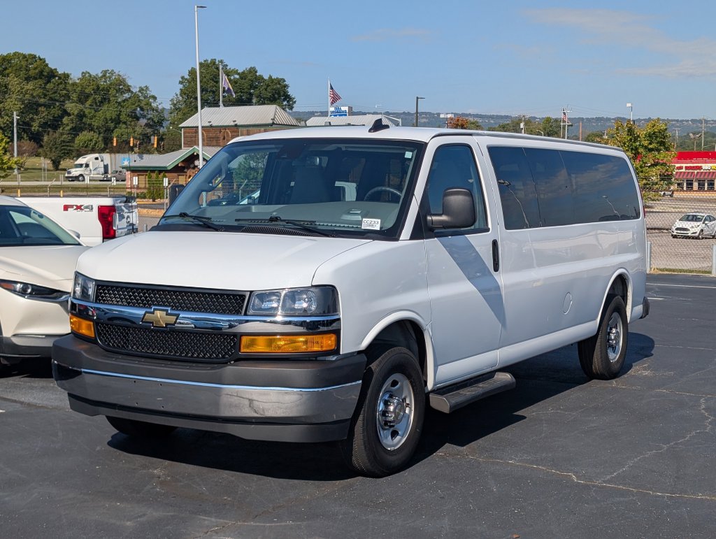 Used 2025 Chevrolet Express 3500 LT w/ LT Preferred Equipment Group RWD image 3