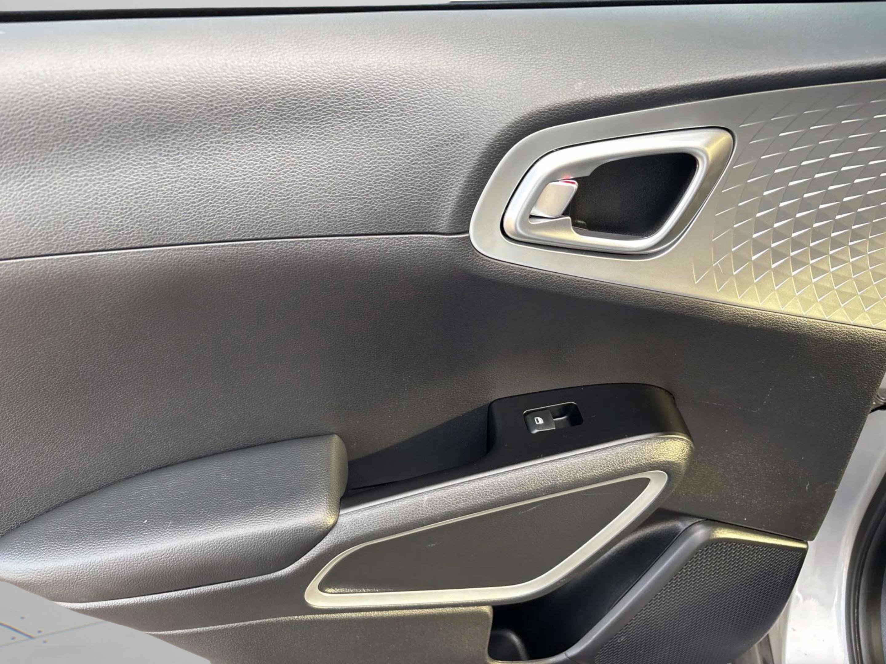 Used 2020 Kia Soul LX image 18