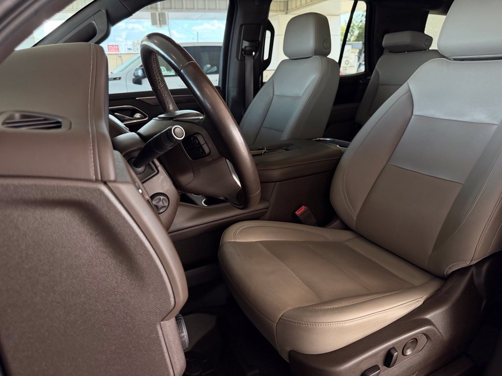 Used 2021 Chevrolet Tahoe Z71 w/ Luxury Package AWD/4WD image 16