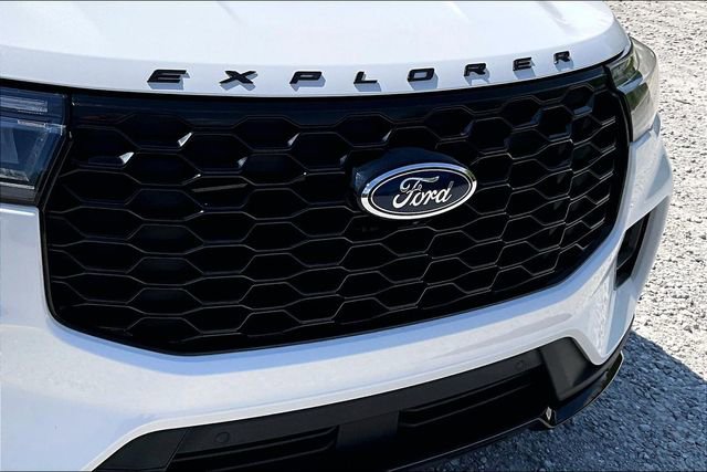 Used 2025 Ford Explorer ST-Line w/ ST-Line Street Pack AWD/4WD image 30