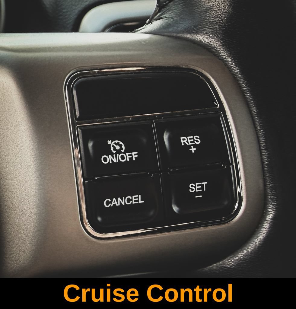 Used 2011 Jeep Grand Cherokee Limited w/ Luxury Group II AWD/4WD image 9