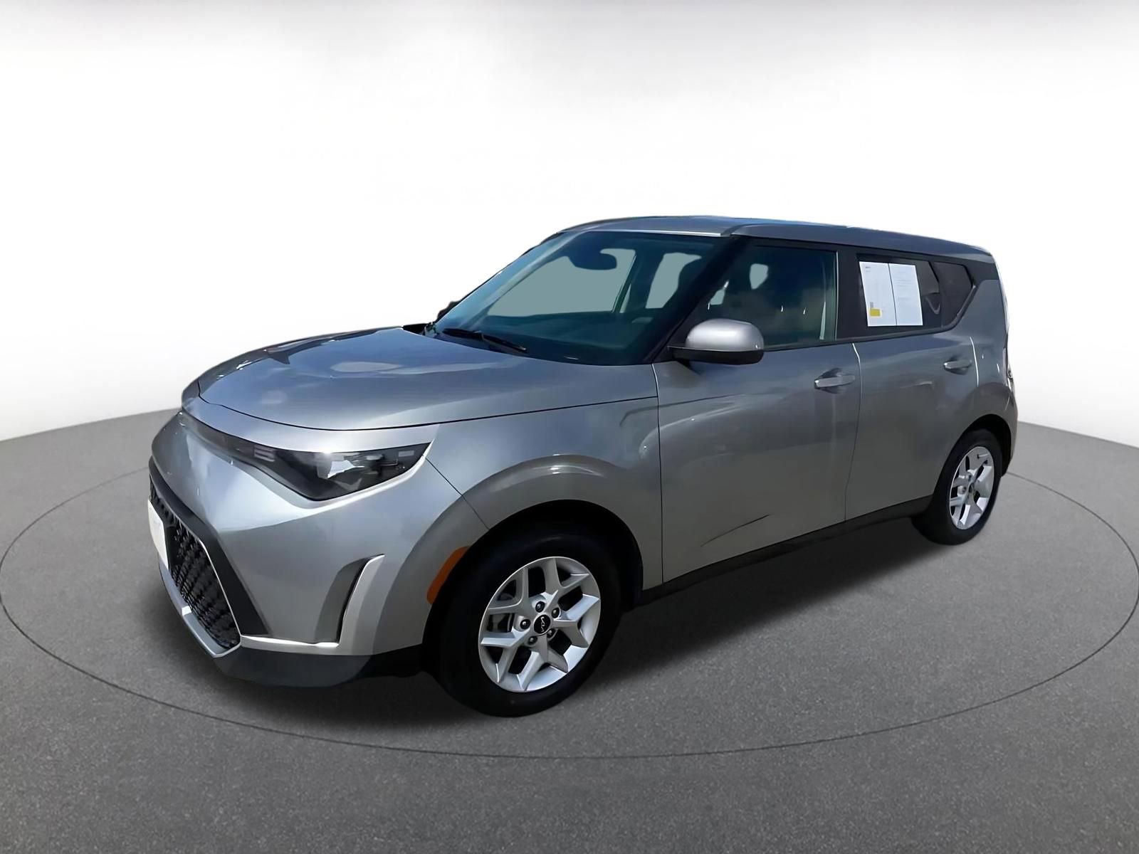 Used 2025 Kia Soul LX w/ LX Technology Package FWD image 8