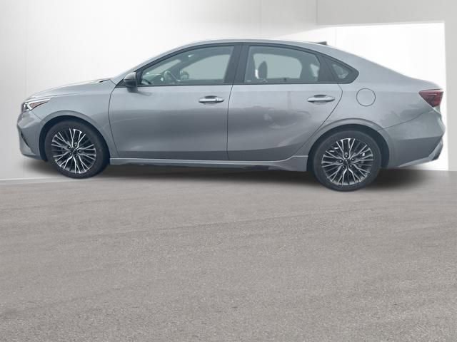 Used 2023 Kia Forte GT-Line FWD image 2