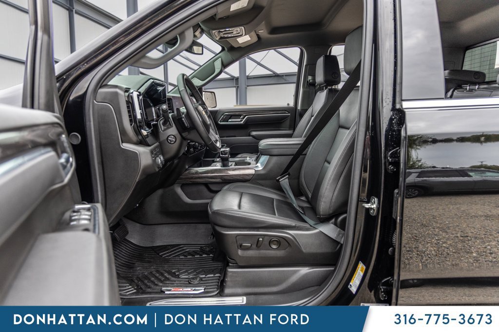 Used 2025 Chevrolet Silverado 1500 LTZ AWD/4WD image 4