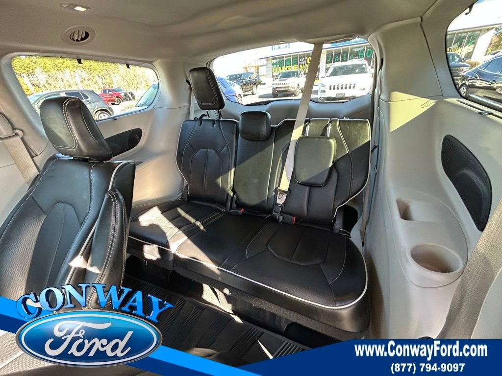Used 2022 Chrysler Pacifica Limited w/ Uconnect Theater Family Group image 19