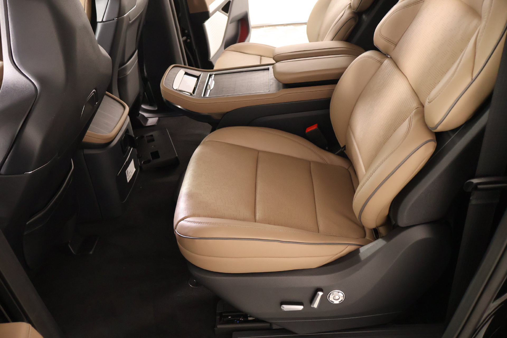 New 2027 Lincoln Navigator L Black Label AWD/4WD image 12