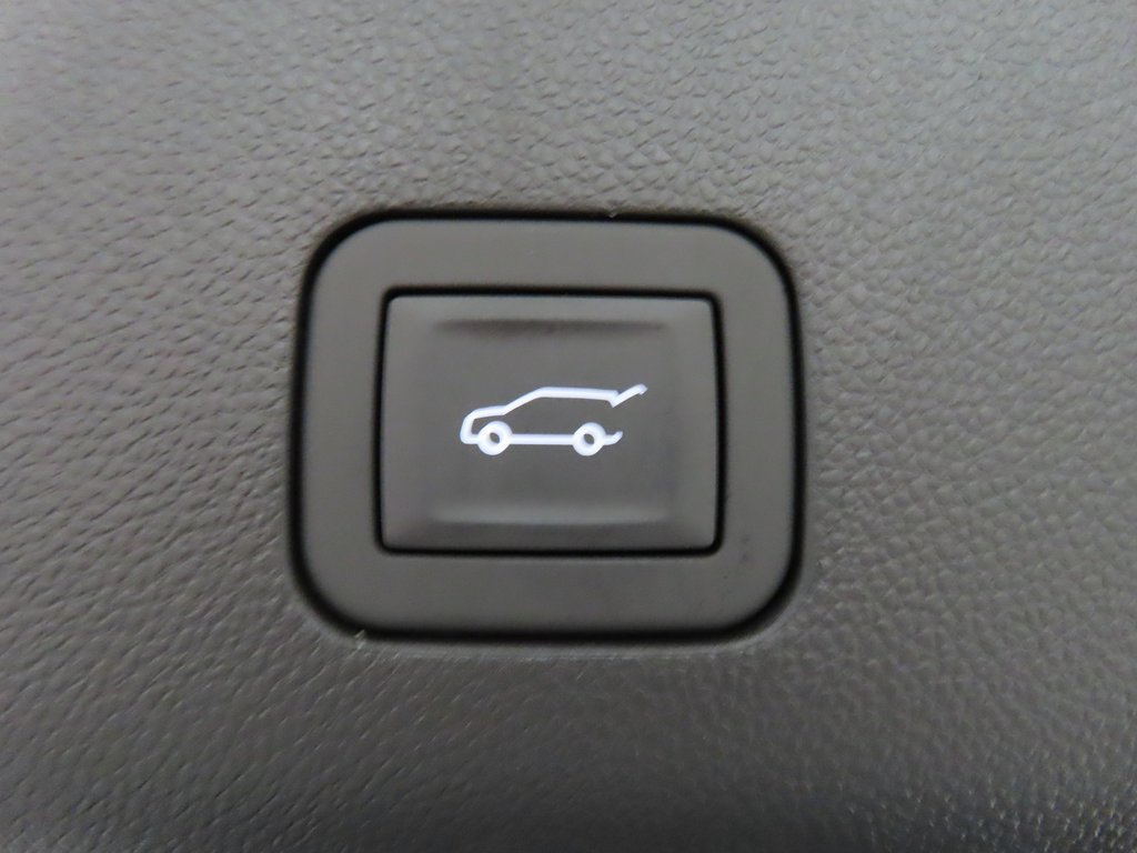 Used 2026 Cadillac Escalade Platinum Sport w/ LPO, Floor Liner Package AWD/4WD image 40