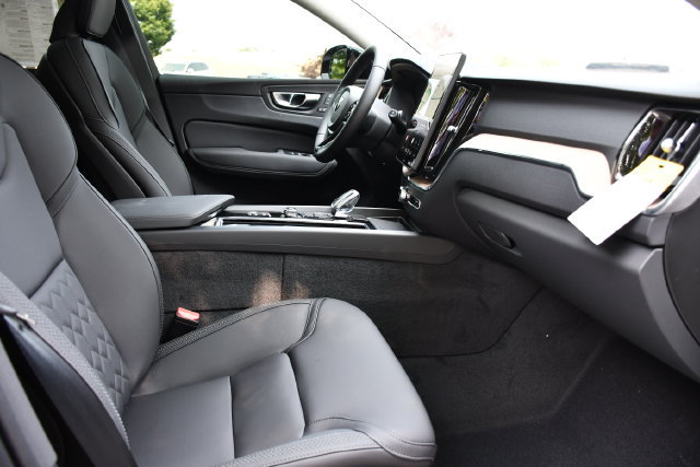 New 2026 Volvo XC60 T8 Plus w/ Climate Package PRO AWD/4WD image 29