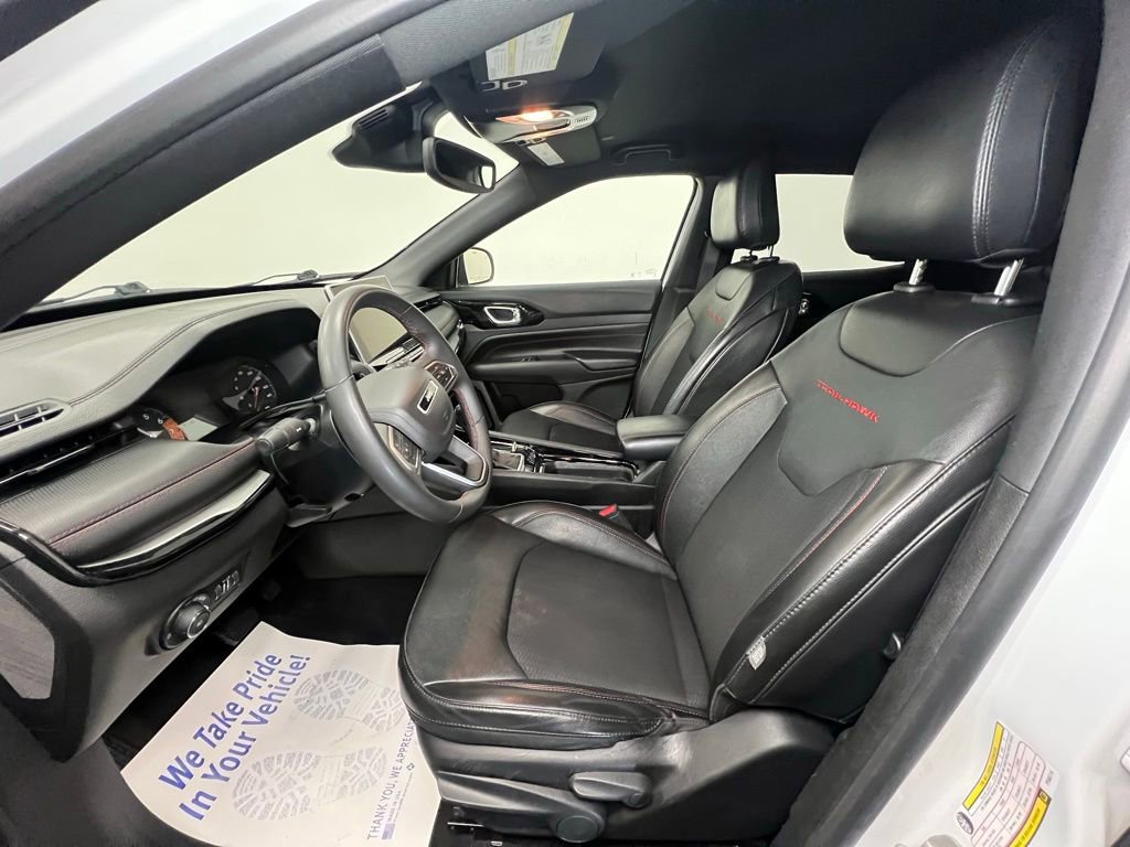 Used 2023 Jeep Compass Trailhawk image 4