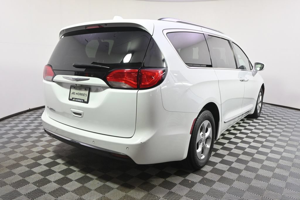 Used 2017 Chrysler Pacifica Touring-L Plus FWD image 6