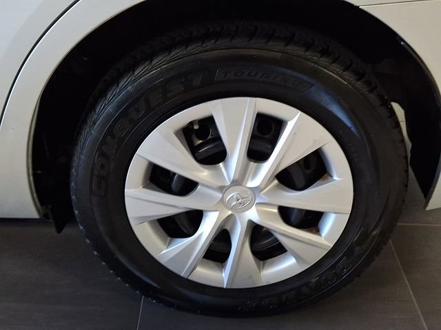 Used 2015 Toyota Corolla L FWD image 9