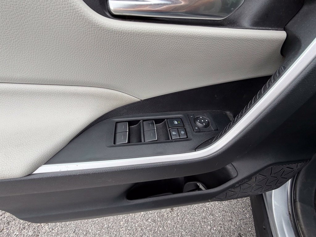 Used 2022 Toyota RAV4 XLE AWD/4WD image 15