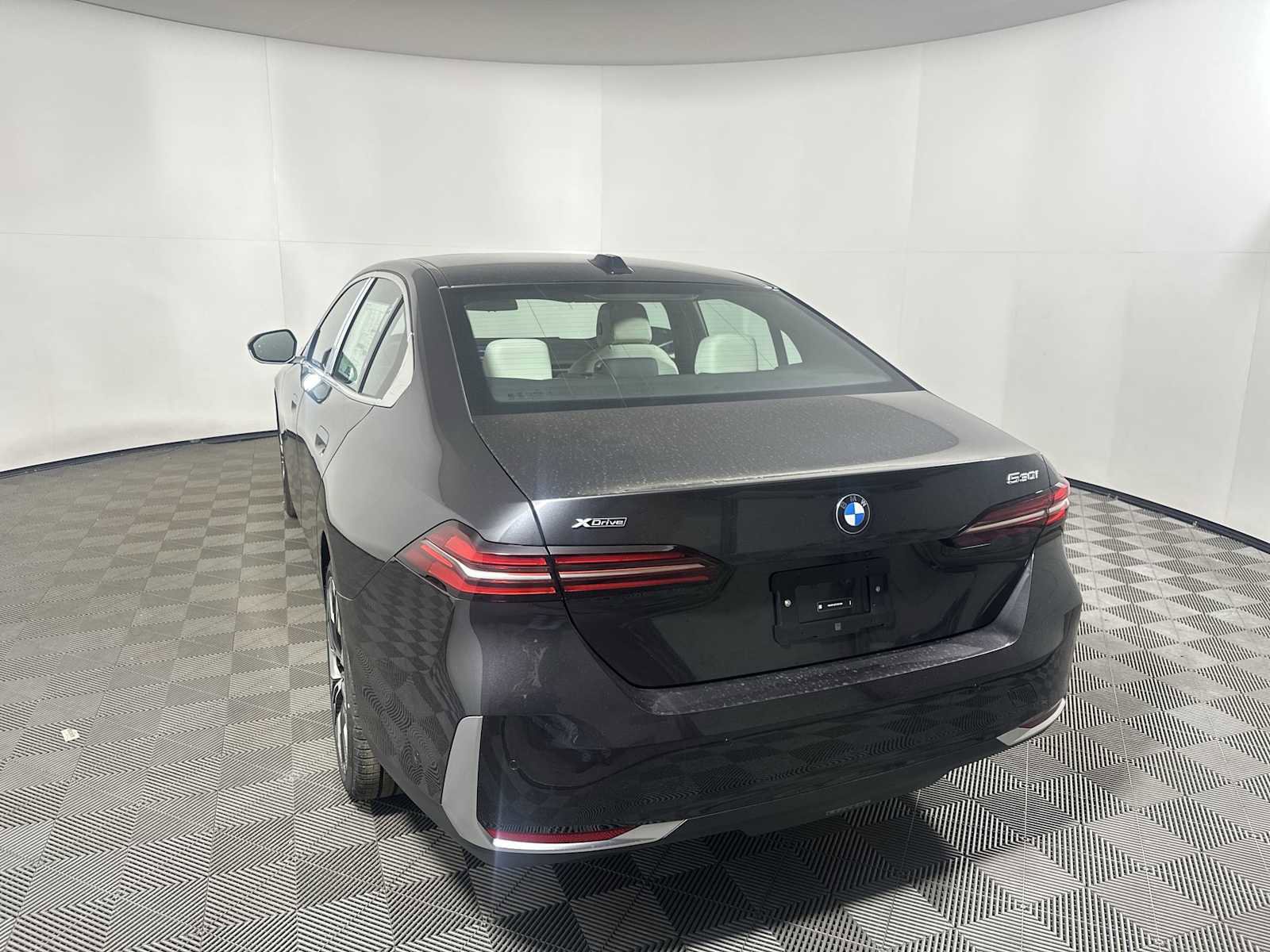 New 2026 BMW 530i xDrive image 3