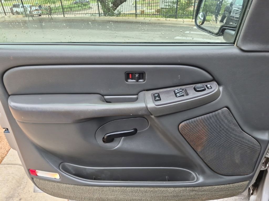 Used 2004 GMC Sierra 2500 SLE w/ Heavy-Duty Power Package image 17