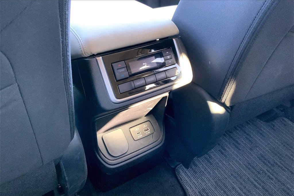 Used 2023 Subaru Ascent Premium w/ Convenience Package image 10