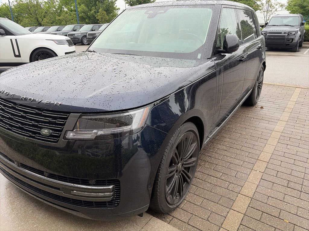Used 2024 Land Rover Range Rover Long Wheelbase SE AWD/4WD image 1
