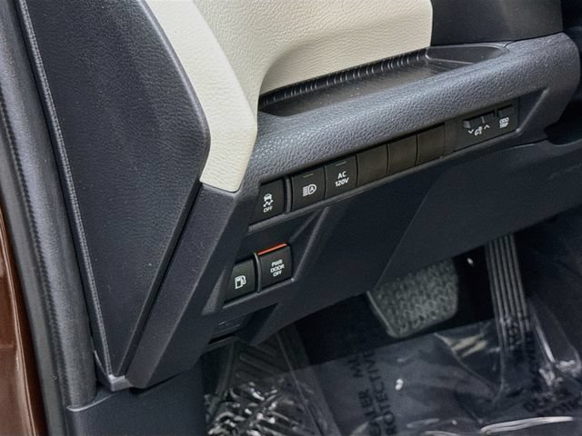 Used 2024 Toyota Sienna XLE w/ XLE Plus Package FWD image 10