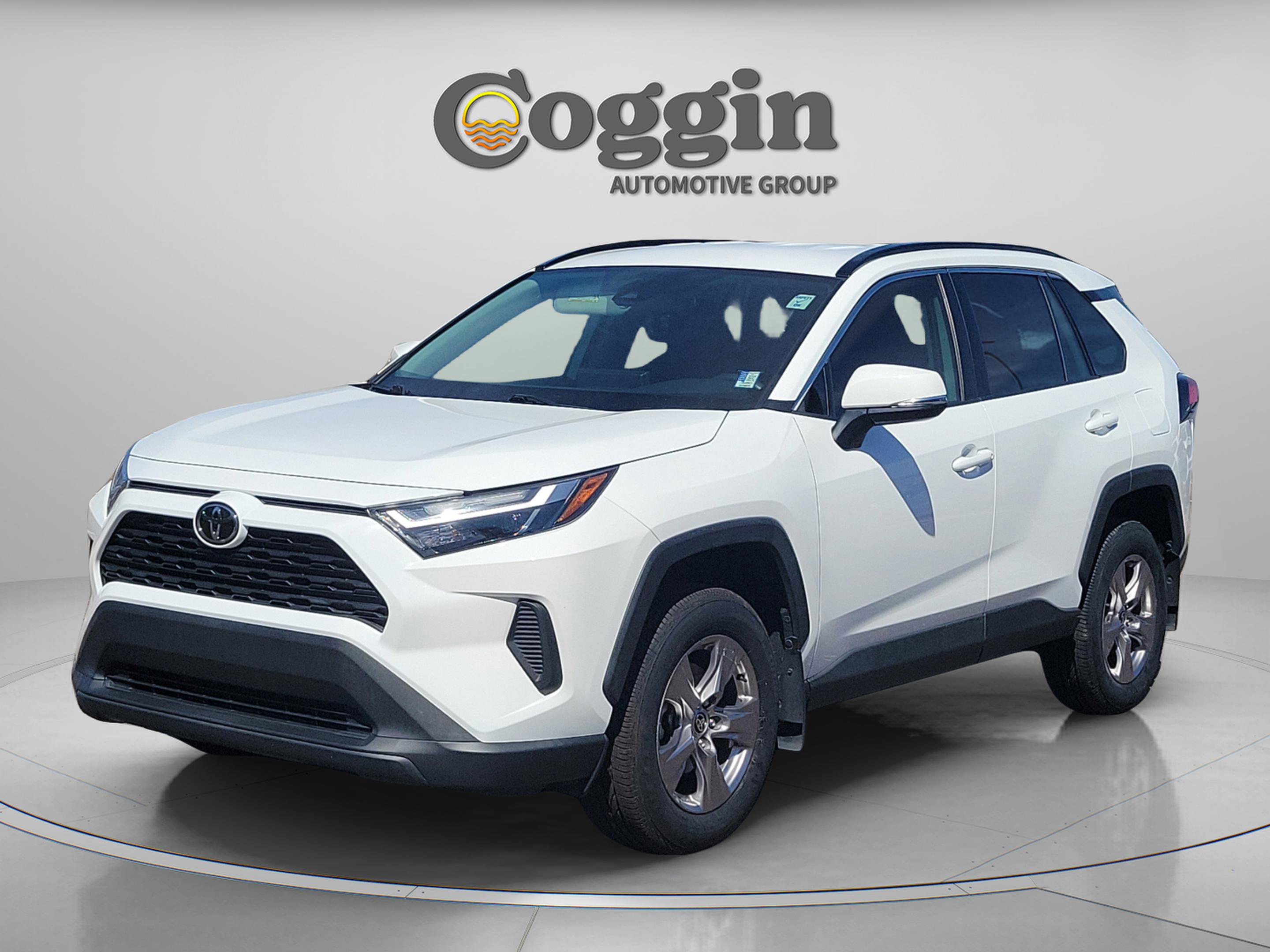 Used 2022 Toyota RAV4 XLE image 1