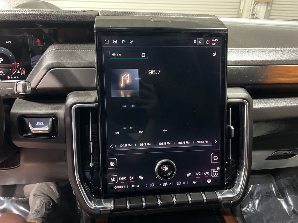 Used 2025 GMC Yukon XL Denali image 31