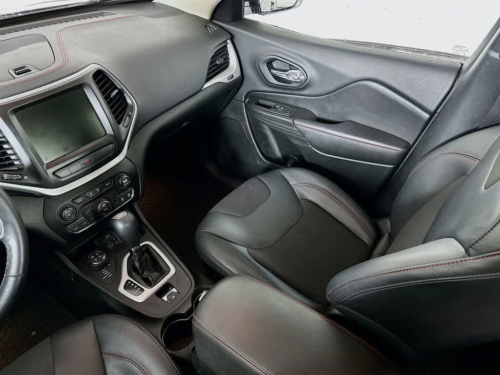 Used 2015 Jeep Cherokee Trailhawk w/ Comfort/Convenience Group AWD/4WD image 11