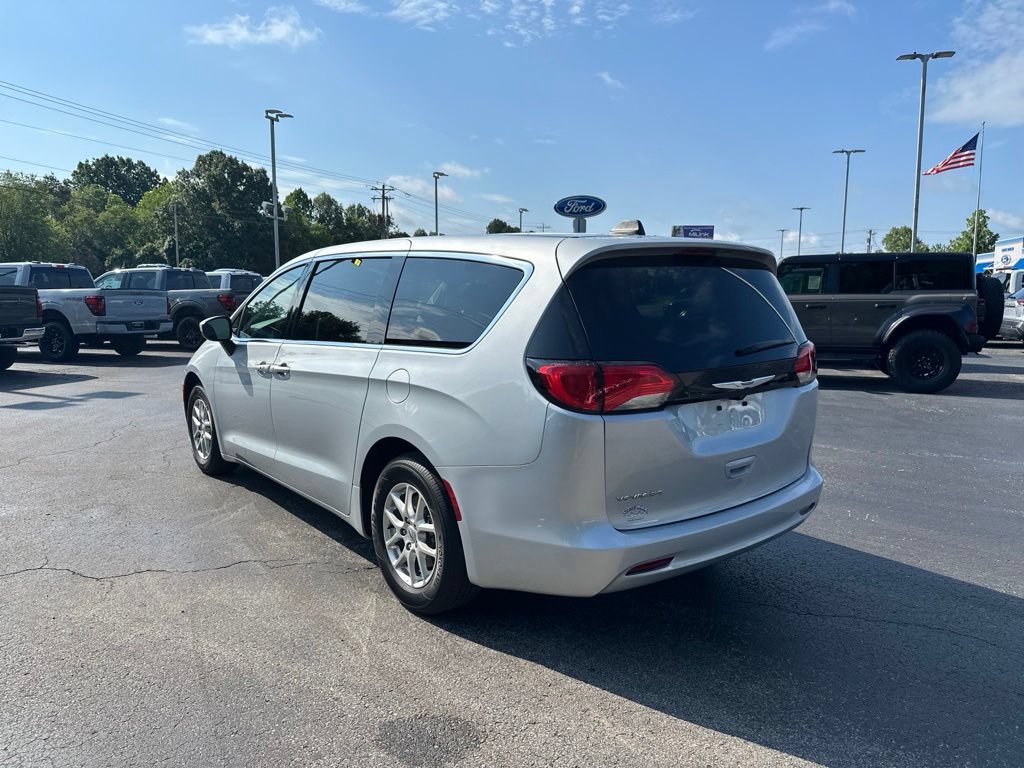 Used 2023 Chrysler Voyager LX FWD image 5