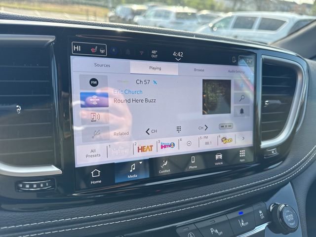 New 2026 Chrysler Pacifica Select image 18