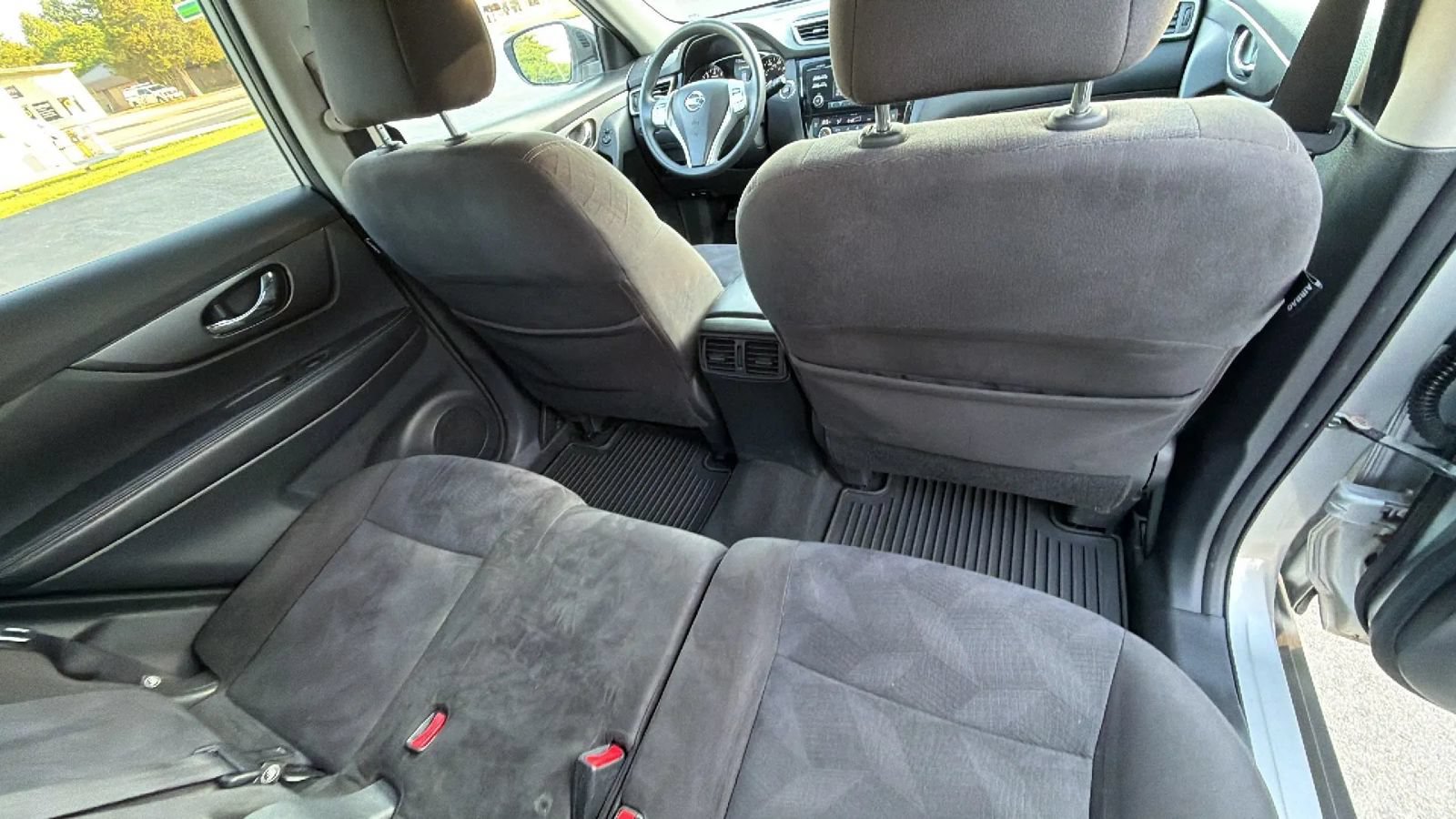 Used 2015 Nissan Rogue SV AWD/4WD image 49
