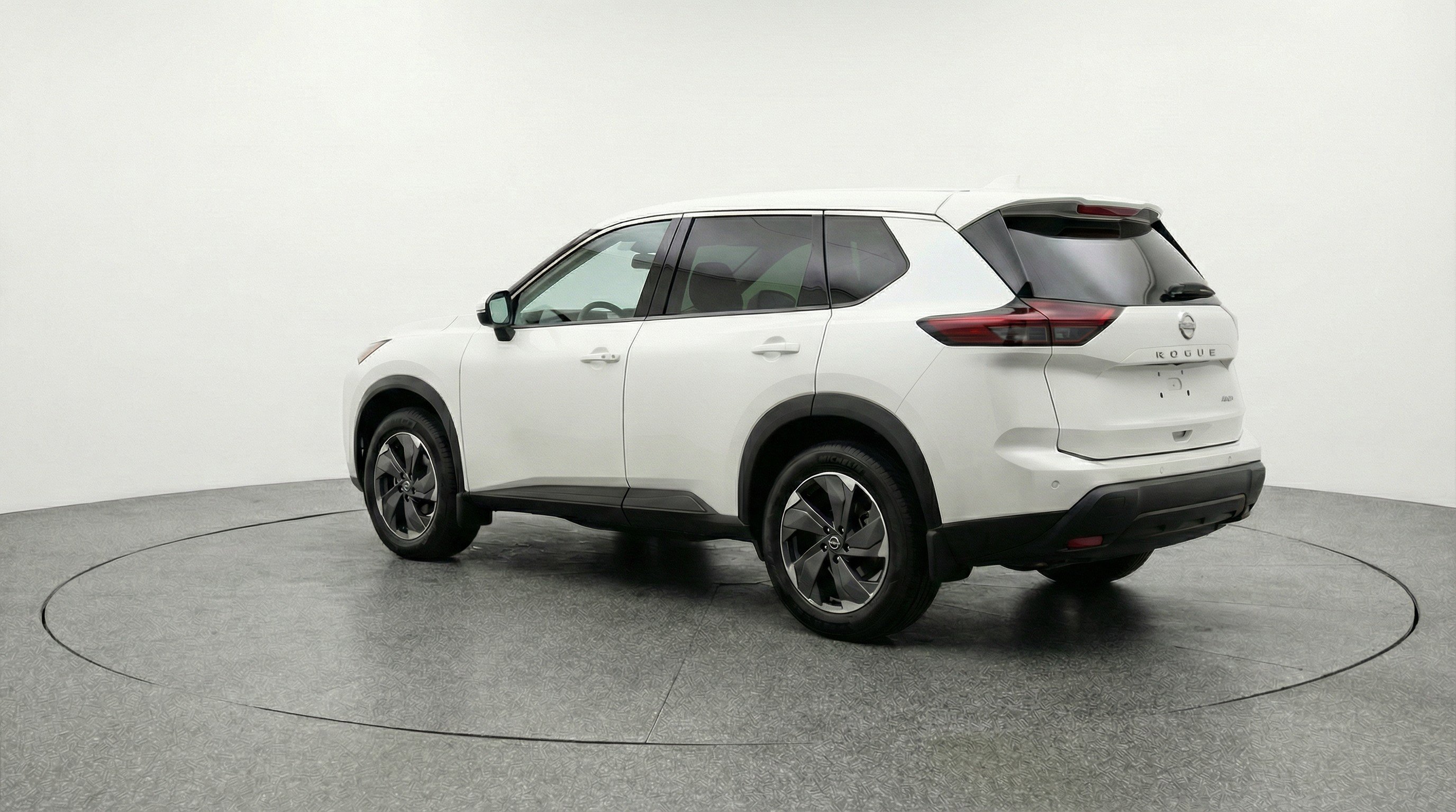 Used 2025 Nissan Rogue SV image 6