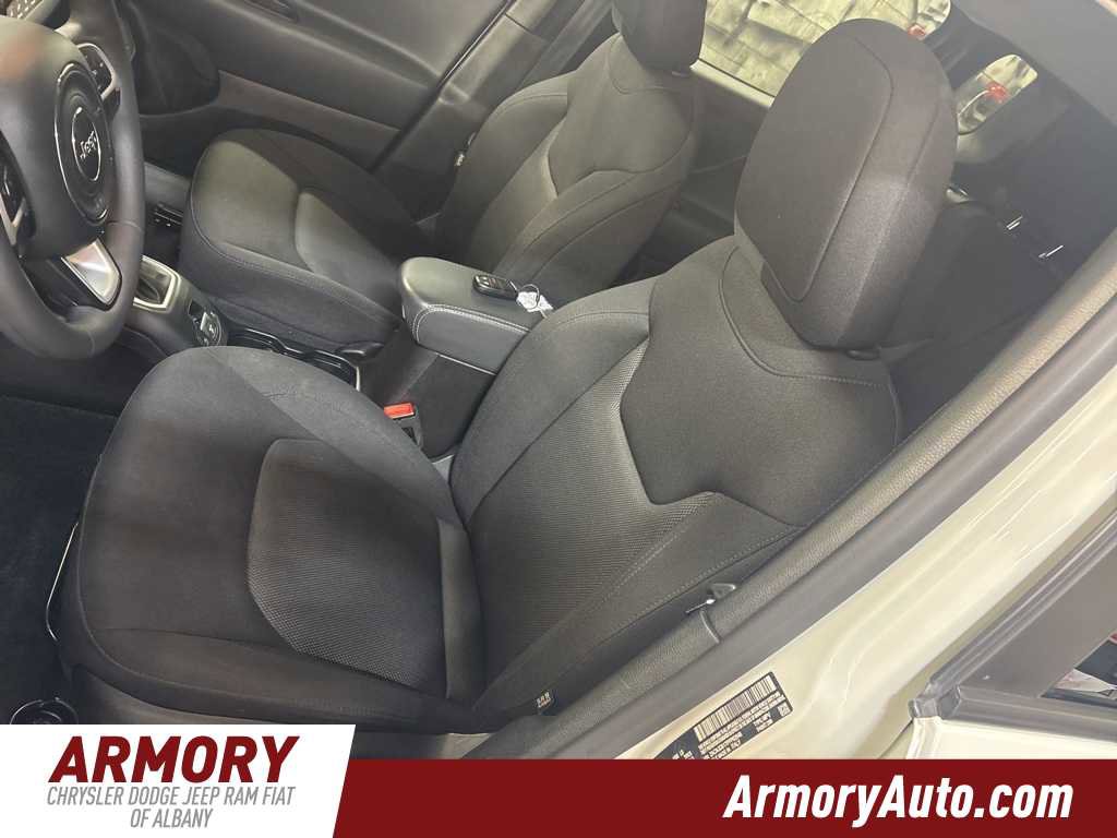 Used 2023 Jeep Renegade Latitude image 11