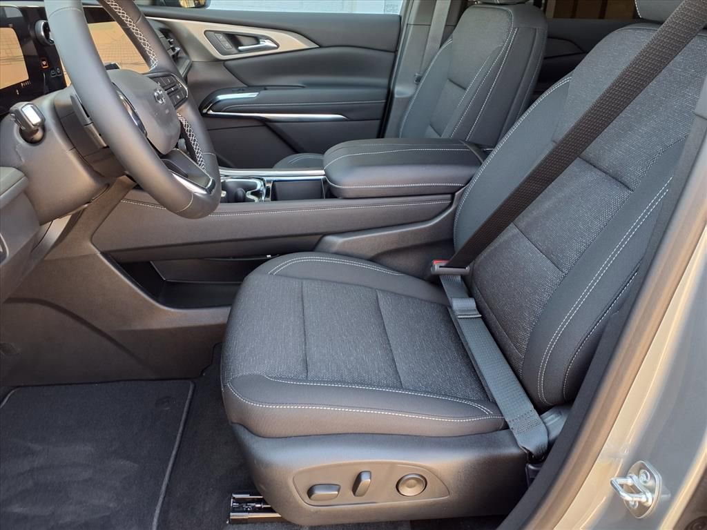 New 2026 Chevrolet Traverse LT w/ Enhanced Driving Package image 8