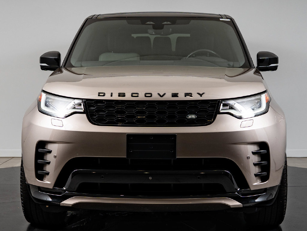 Used 2024 Land Rover Discovery Dynamic SE AWD/4WD image 2
