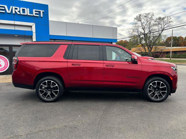 Used 2023 Chevrolet Suburban RST w/ Luxury Package image 11