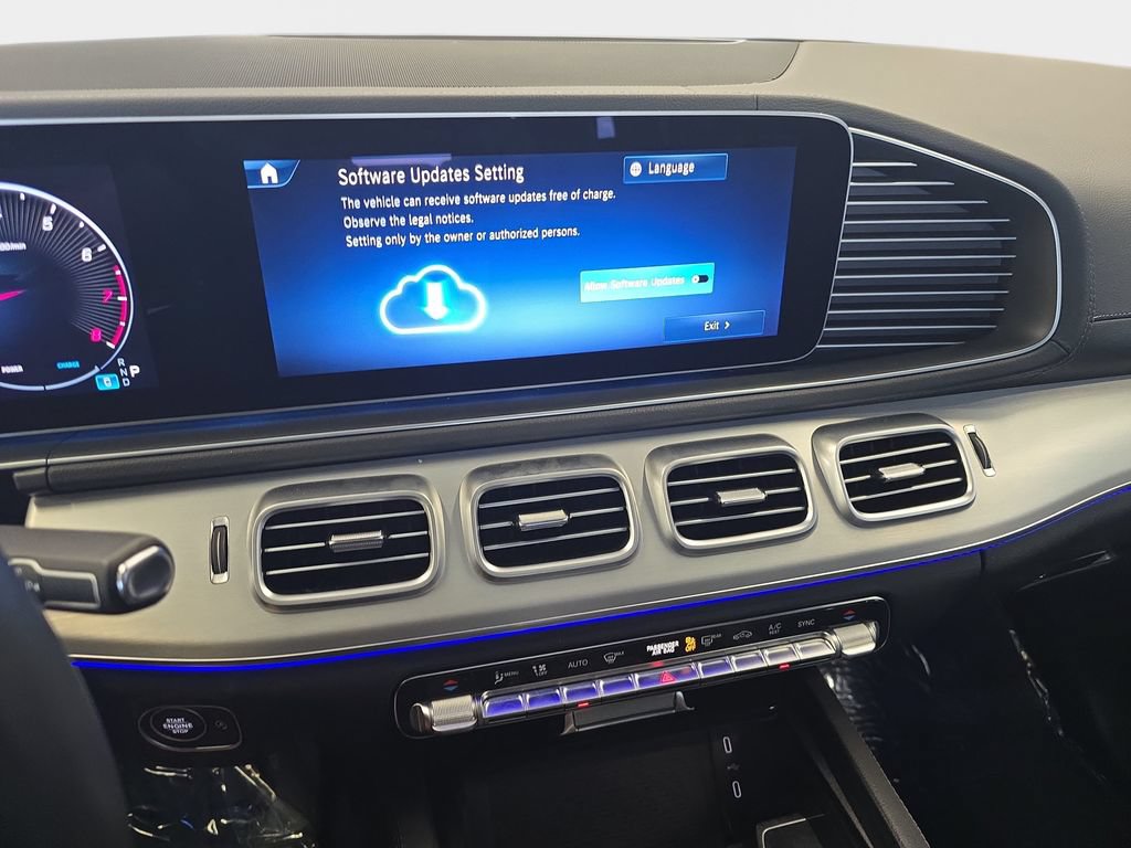 Used 2025 Mercedes-Benz GLS 450 4MATIC image 24