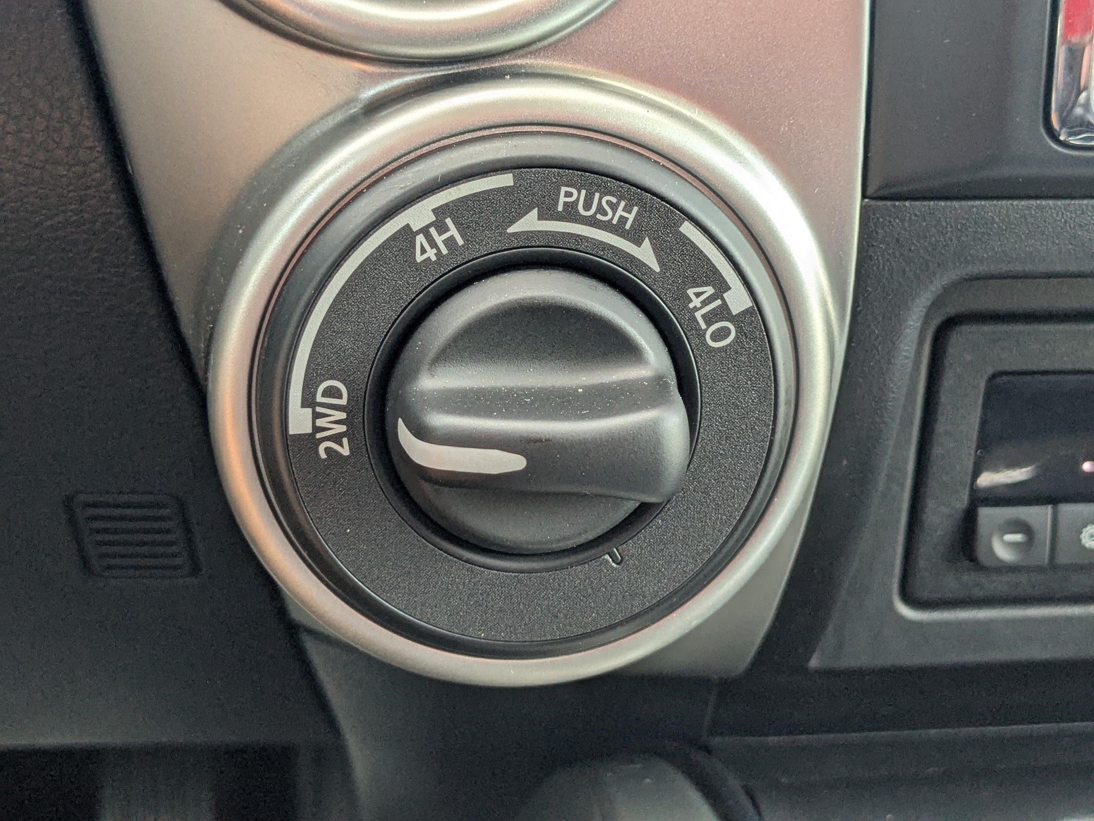Used 2017 Nissan Titan SL AWD/4WD image 30