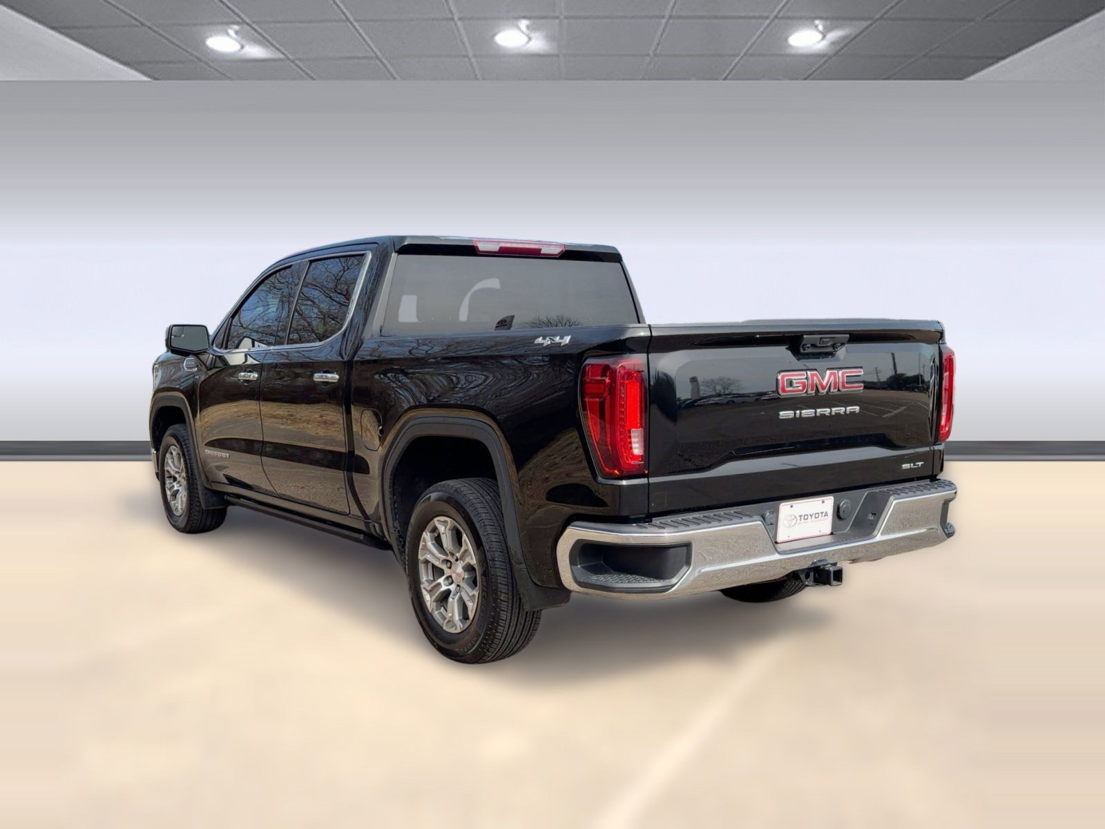Used 2023 GMC Sierra 1500 SLT image 3
