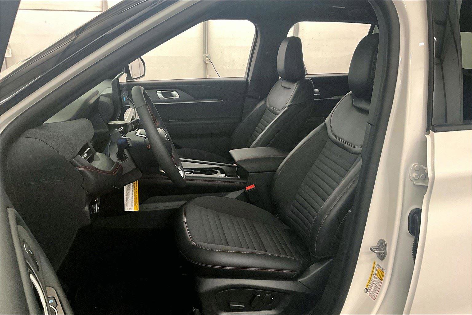 New 2025 Ford Explorer ST-Line w/ Premium Package image 24