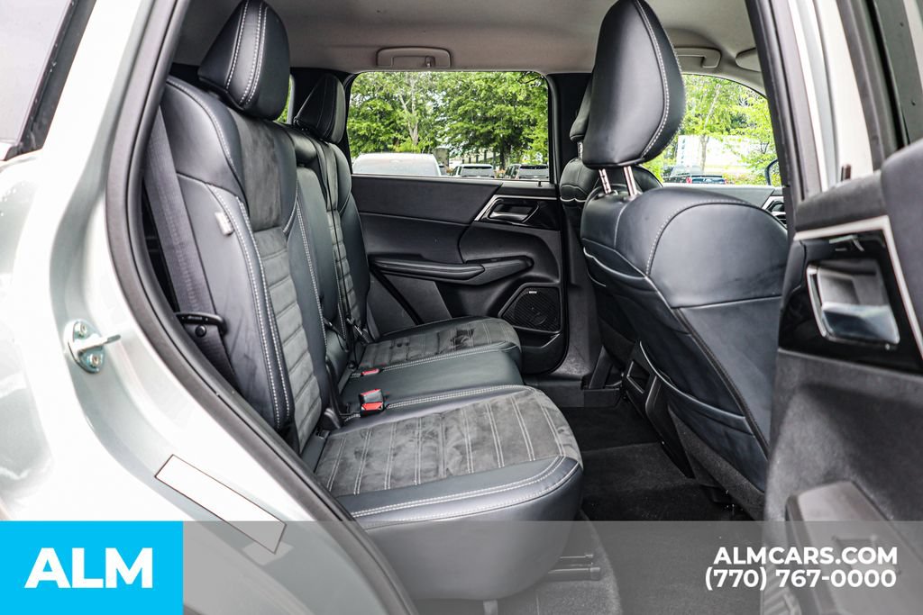 Used 2025 Mitsubishi Outlander SE FWD image 23