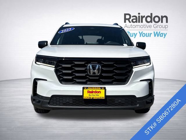 Used 2025 Honda Pilot Sport image 2
