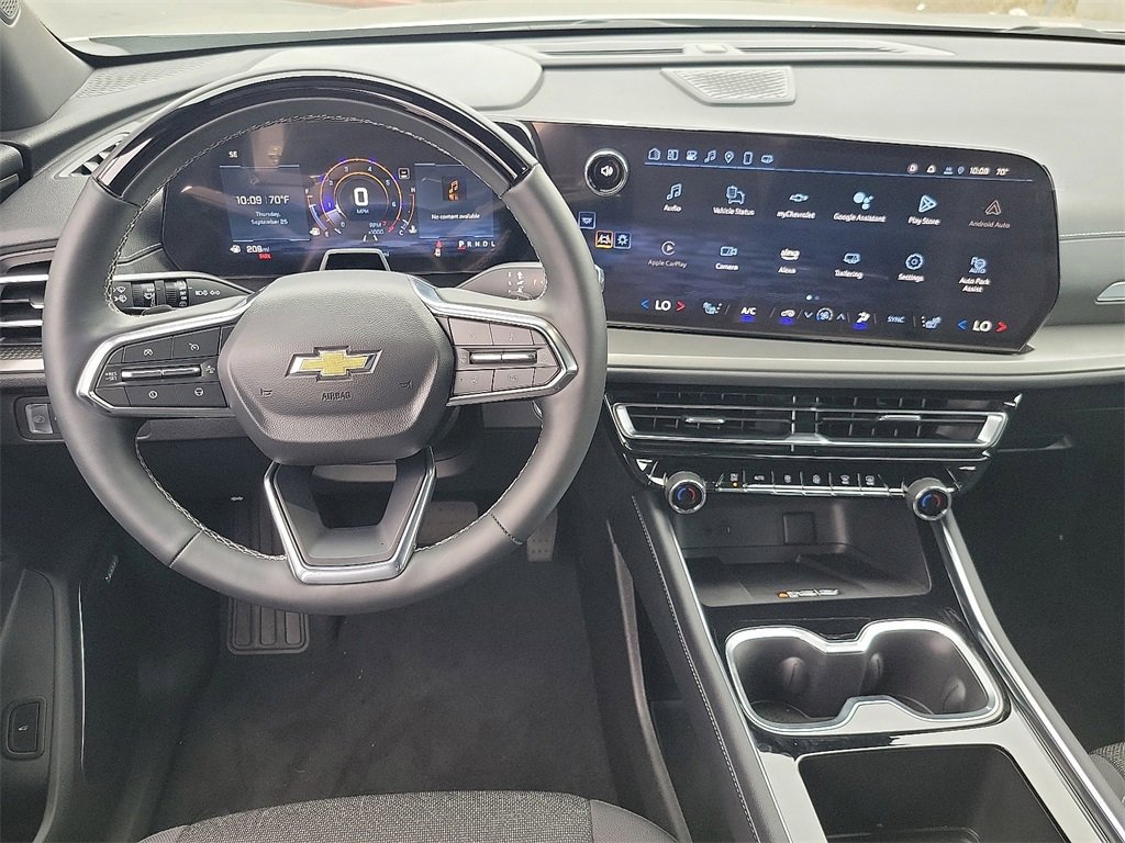 Used 2025 Chevrolet Traverse LT w/ Enhanced Driving Package image 4
