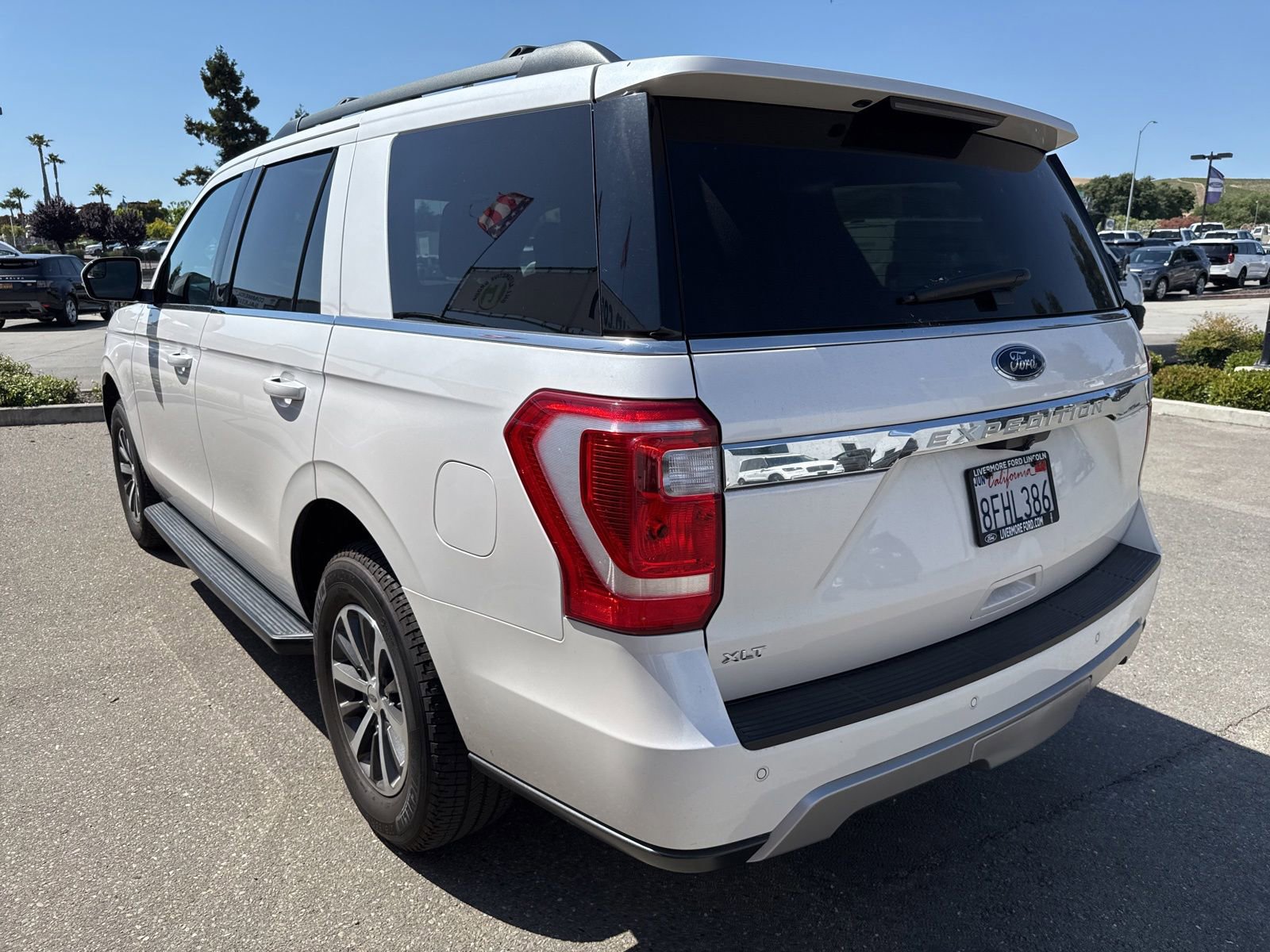 Used 2018 Ford Expedition XLT w/ Equipment Group 201A AWD/4WD image 3