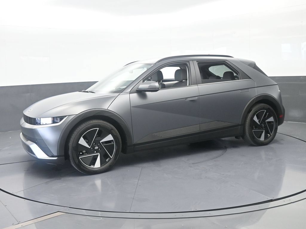 Used 2025 Hyundai Ioniq 5 SEL RWD image 2