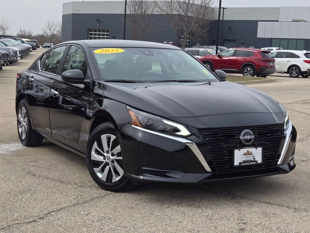 Used 2025 Nissan Altima 2.5 S image 4