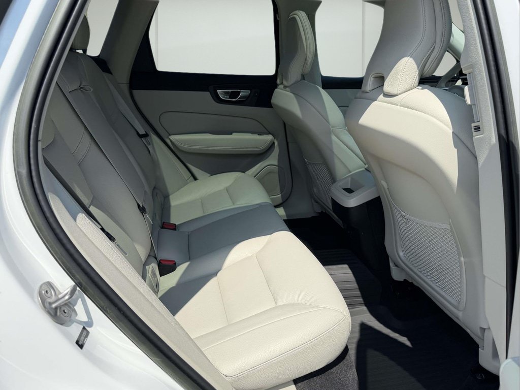 Used 2023 Volvo XC60 B5 Plus w/ Protection Package Premier FWD image 12
