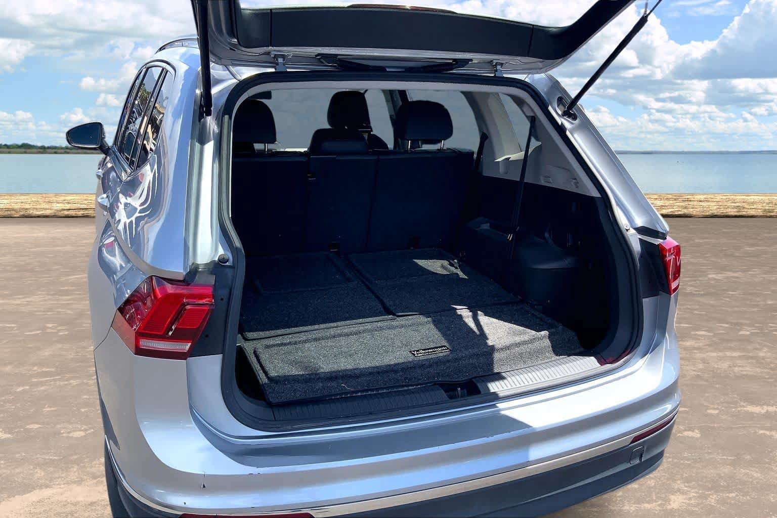Used 2020 Volkswagen Tiguan SE FWD image 18