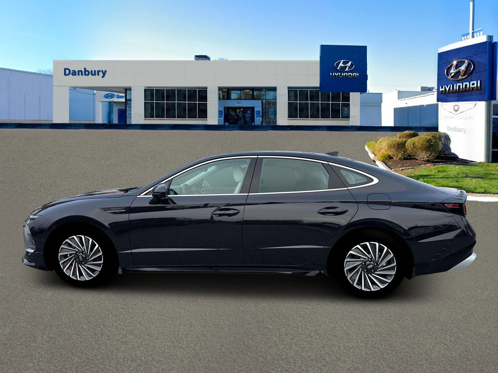 New 2026 Hyundai Sonata Limited FWD image 3