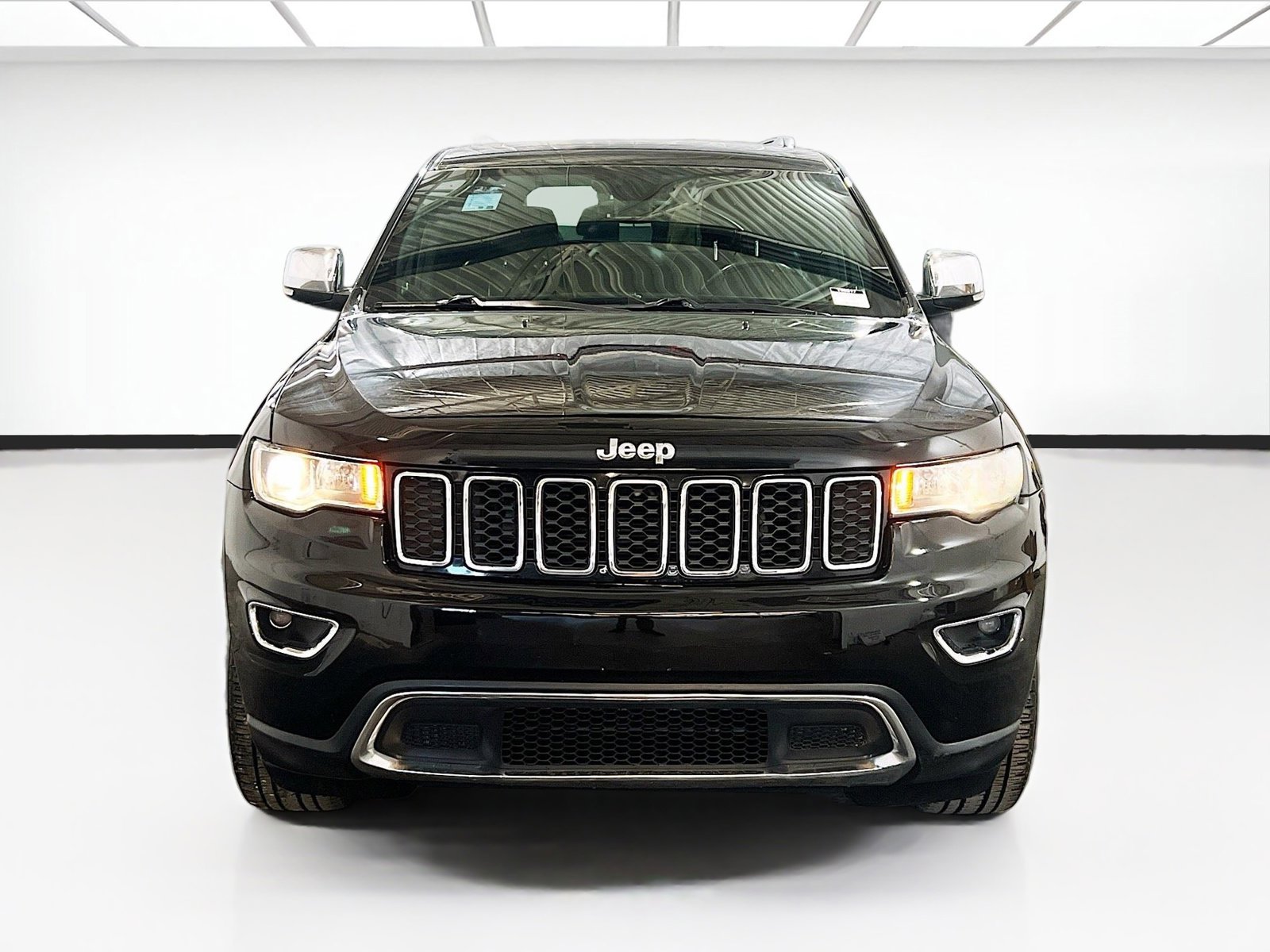 Used 2018 Jeep Grand Cherokee Limited image 2